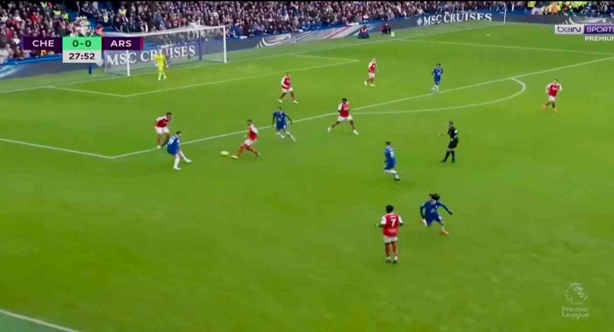 Watch: Arsenal only needed six passes to get into Chelsea's box, easily breaking their press and nearly scoring as a result