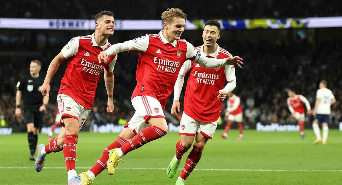 Arsenal move 8 points clear of Manchester City at the top of the Premier League after a resounding victory over Tottenham Hotspur.
