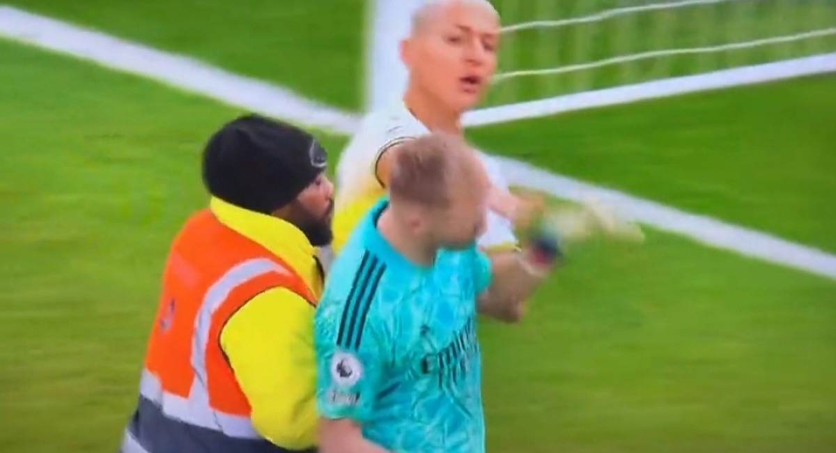 Watch: Shocking moment Richarlison smacked Aaron Ramsdale in the face following loss to Arsenal